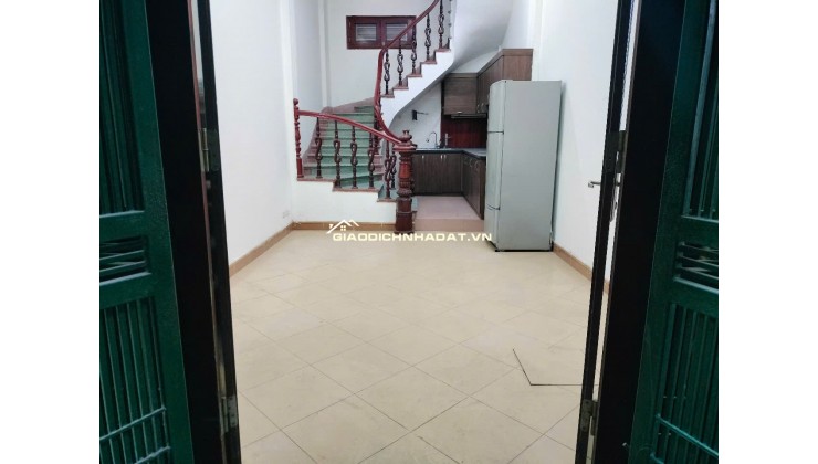 Nhà ngõ 35m2 + 4 phòng ngủ + ngõ 81 Lương Định Của